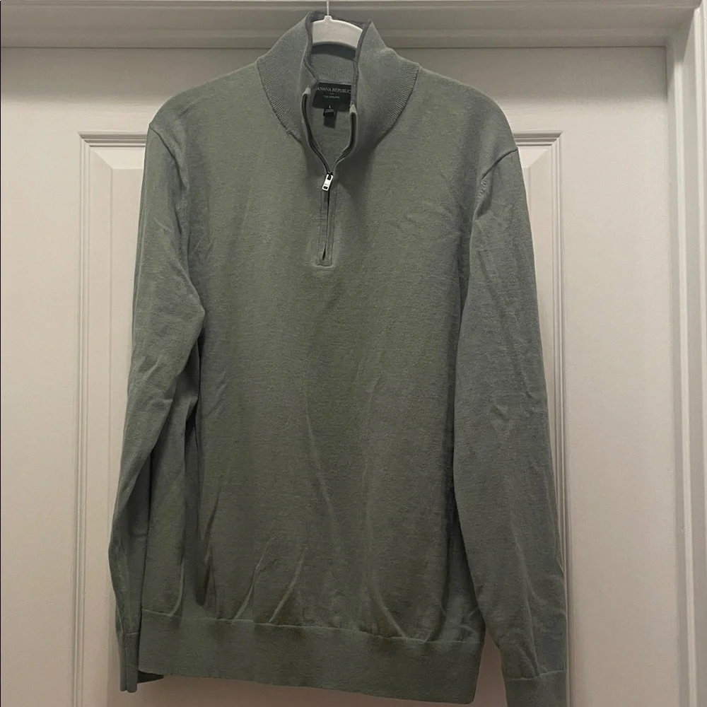 Banana Republic‎ Men's Sage Green Zip-Up Sweater